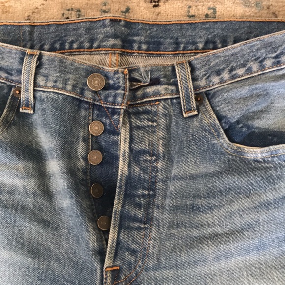 Levi Men’s 501 Jeans - Picture 2 of 3